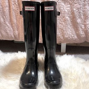 Hunters tall rain boots